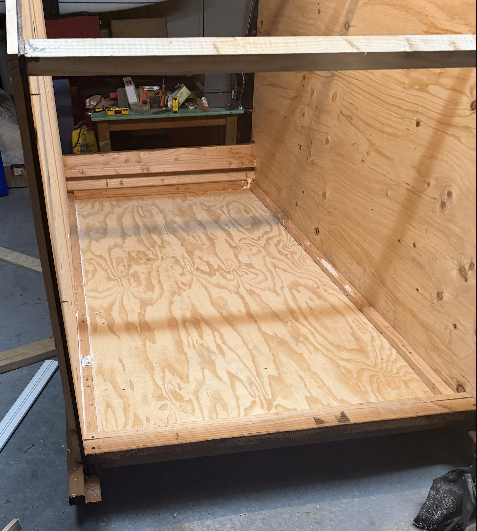 Preview of a Bro Pod C35 floor installation plan page